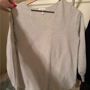 Ella Moss Textured Light Gray V-Neck Top